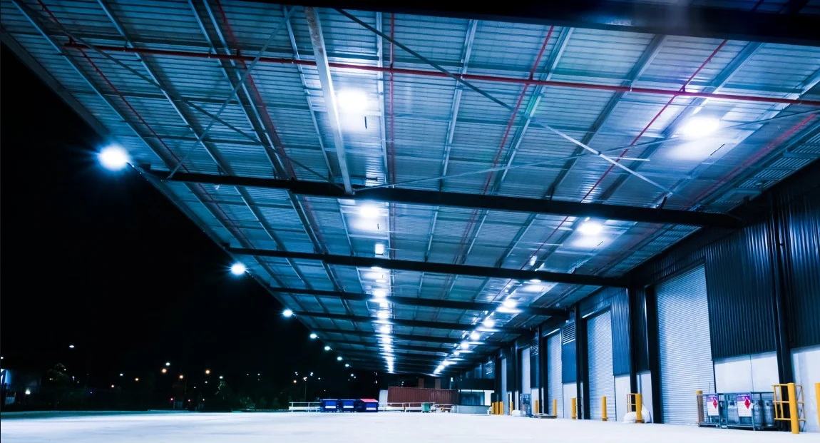 Área industrial iluminada